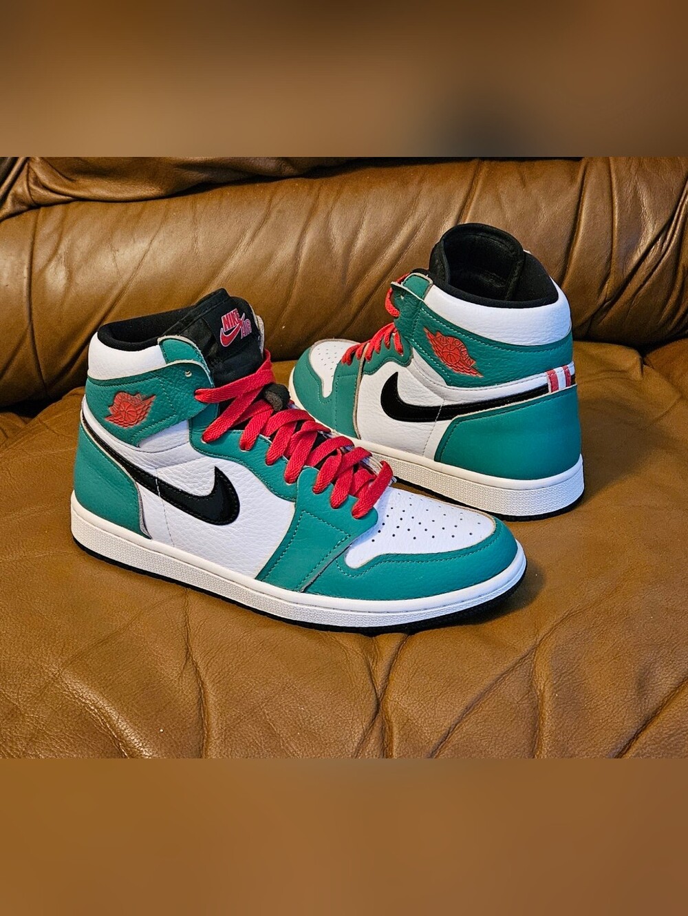 Men's Nike Air Jordan 1 High Retro OG Lucky Green Black  Size 8 MEN or 9.5 WOM.